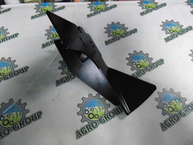 AXE37753 (AXE14708) Лопатка права