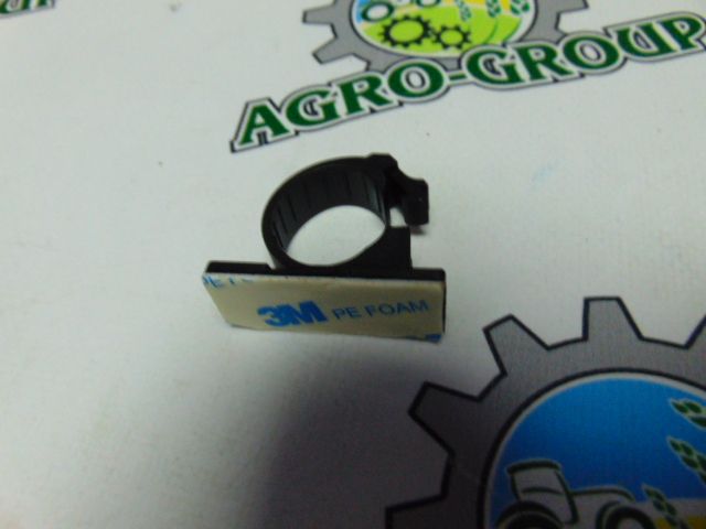 PF12236 Кабельний затискач